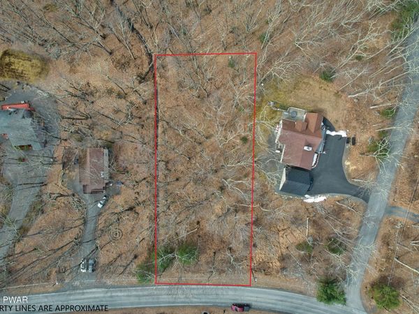 300 Maple Ridge Drive, Hawley, PA 18428