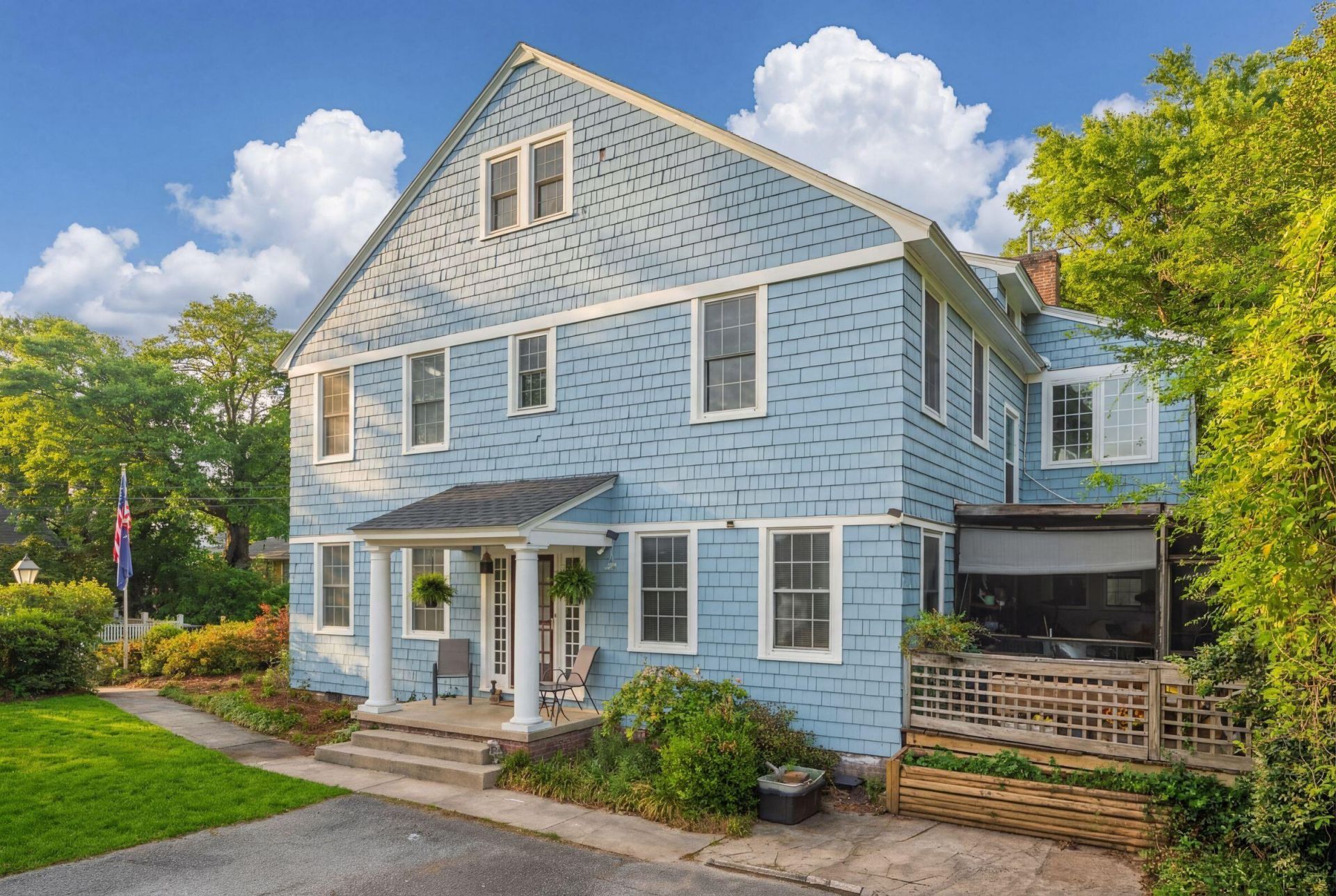 1023 Delsey Street Photo 1