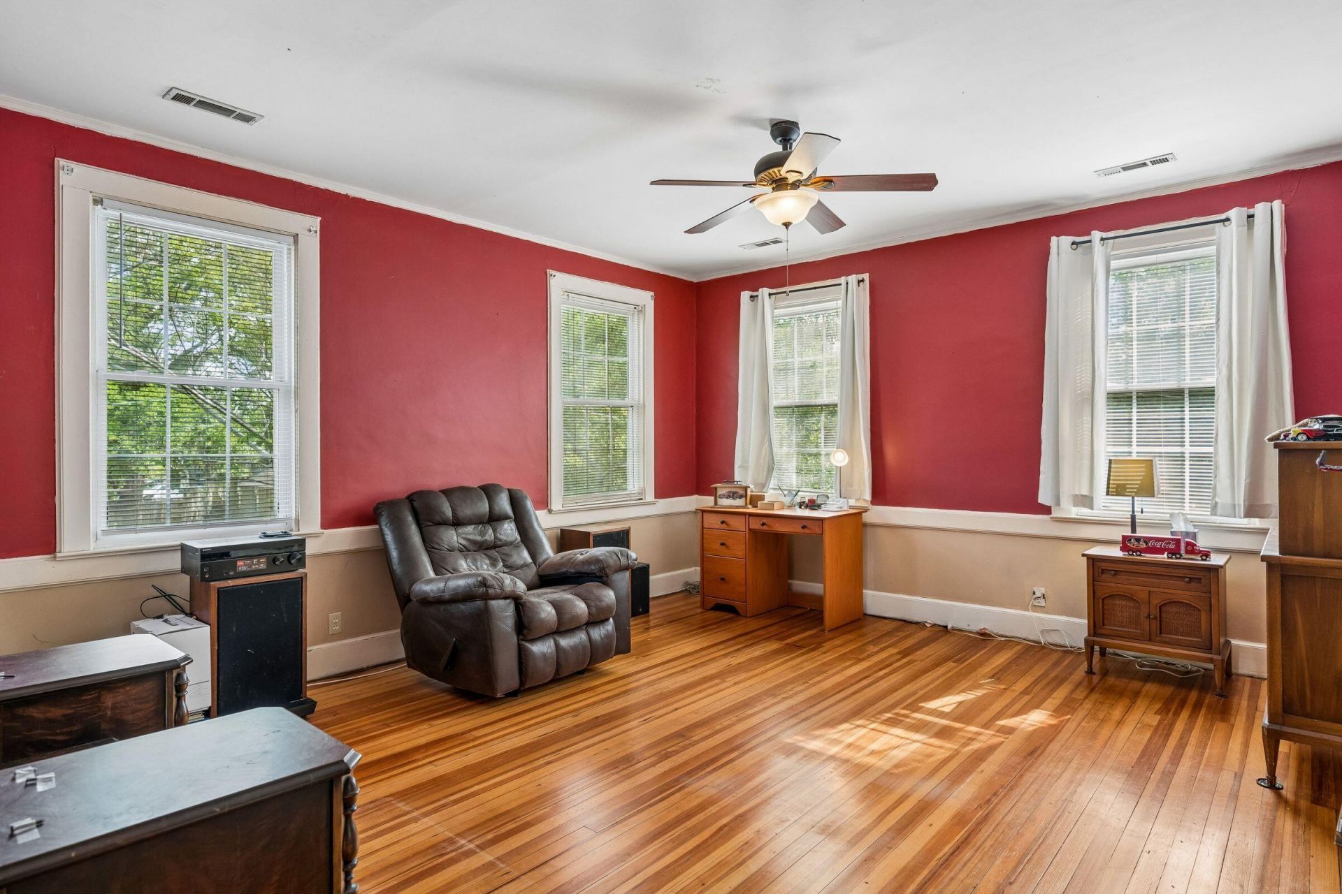 1023 Delsey Street Photo 33