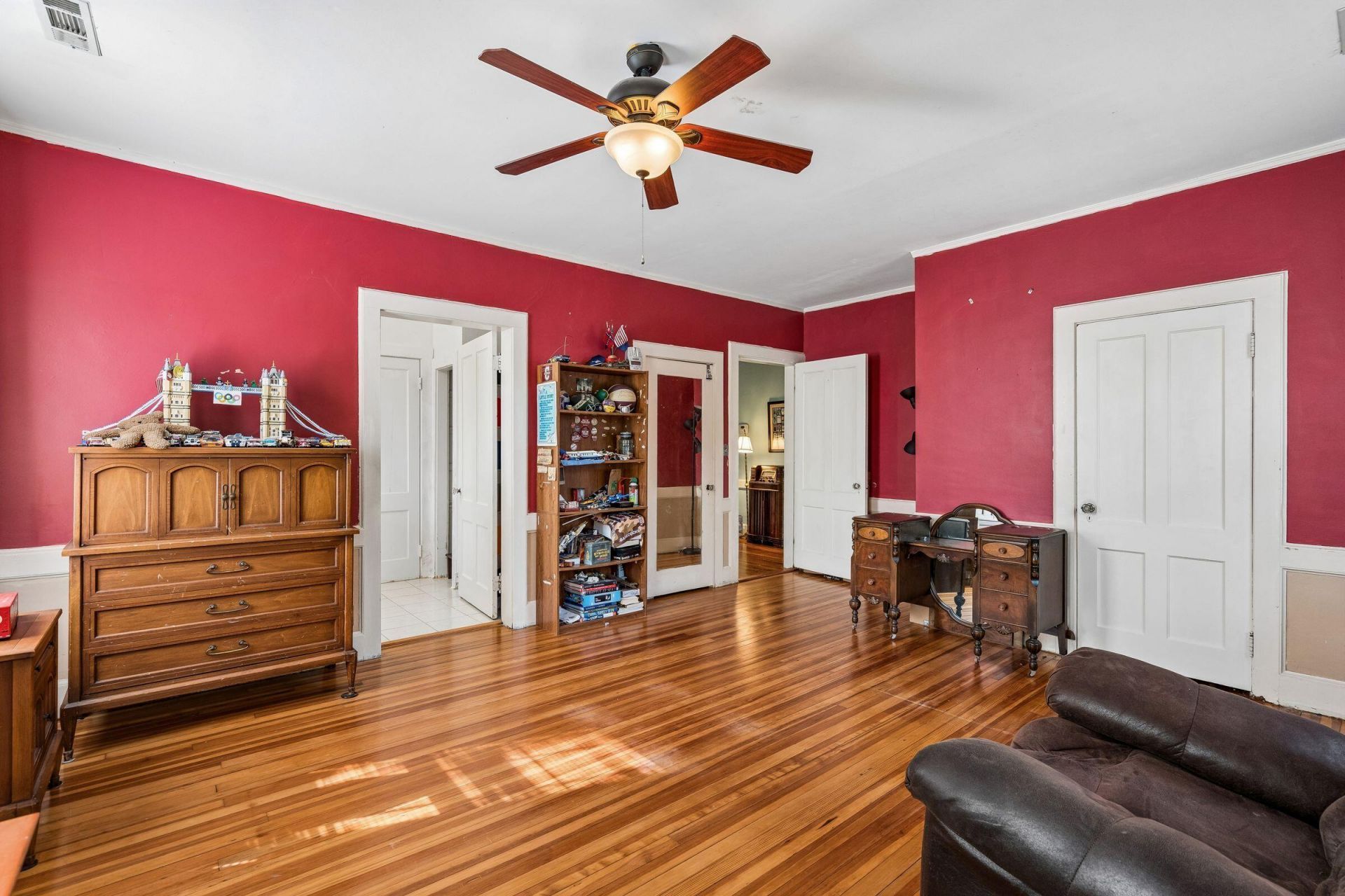 1023 Delsey Street Photo 34