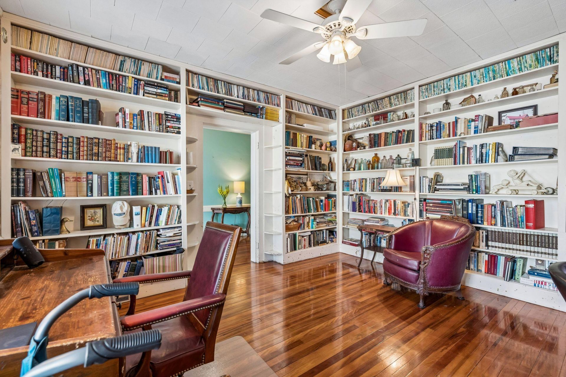 1023 Delsey Street Photo 7