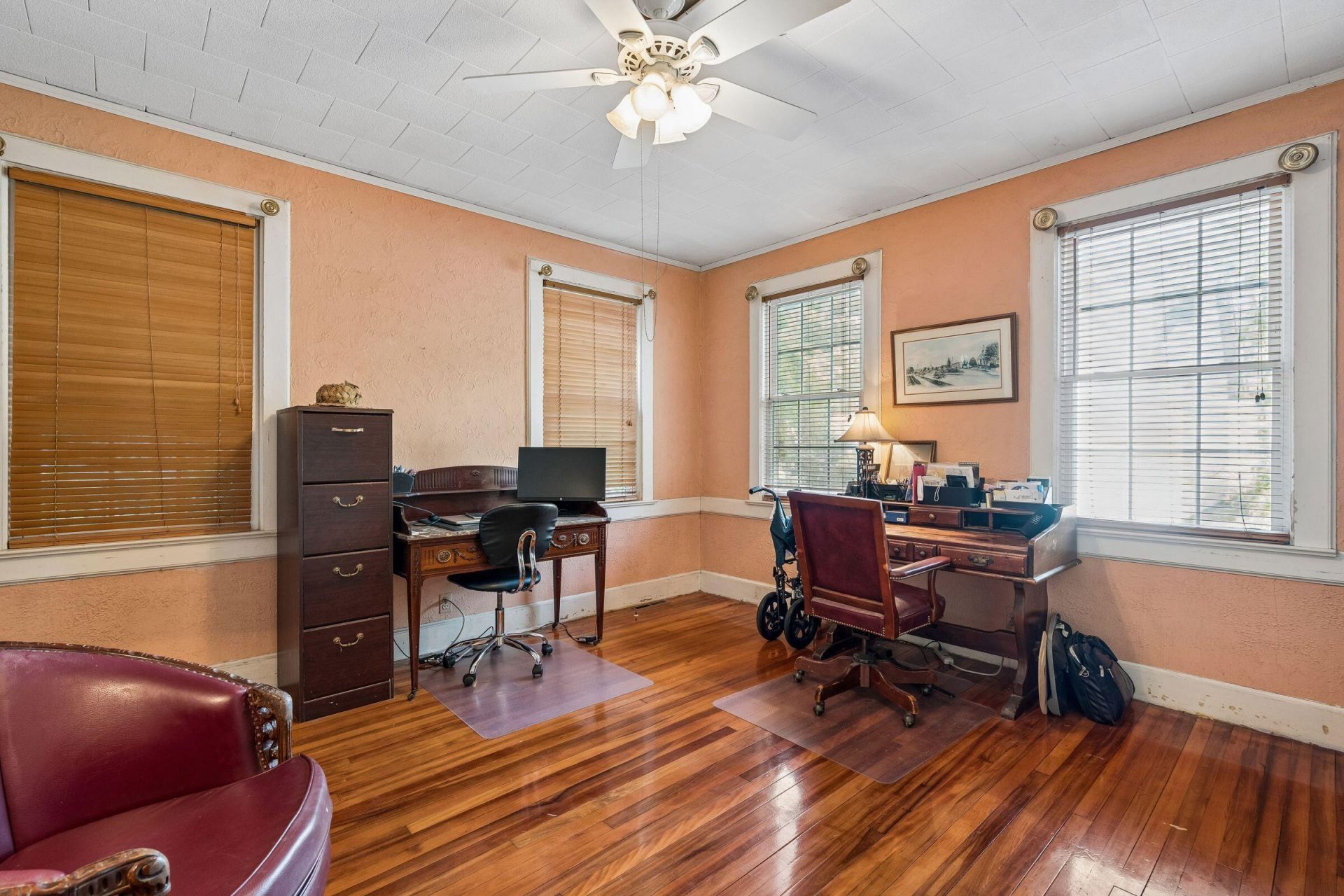 1023 Delsey Street Photo 8