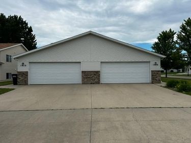 1010 Oak Place , West Fargo, ND 58078