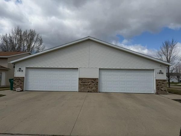 1006 Oak Place, West Fargo, ND 58078