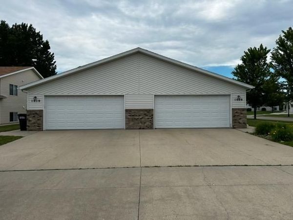 1006 Oak Place , West Fargo, ND 58078