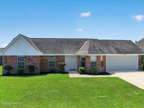 2204 Irma Circle, Ocean Springs, MS 39564
