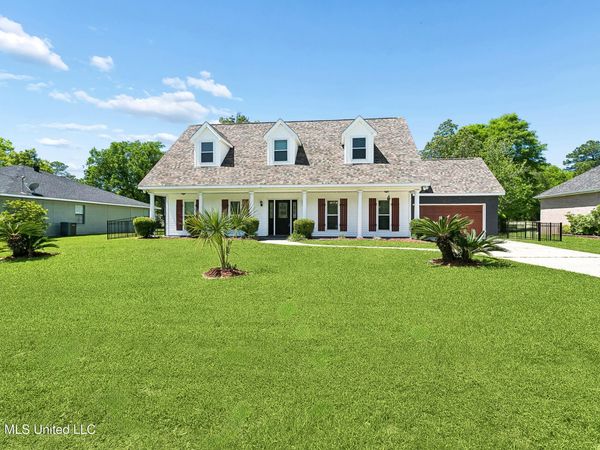 57143 E Diamondhead Drive, Diamondhead, MS 39525