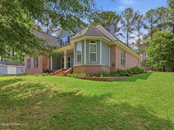 166 Steep Hollow, Hattiesburg, MS 39402