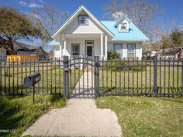 1209 Calhoun Street, Ocean Springs, MS 39564