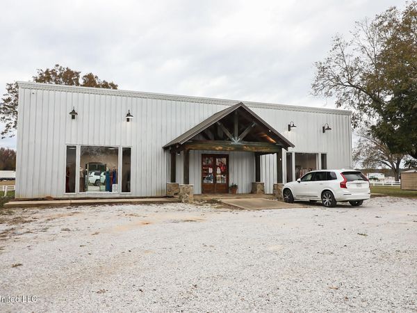 1034 Holland Avenue, Philadelphia, MS 39350