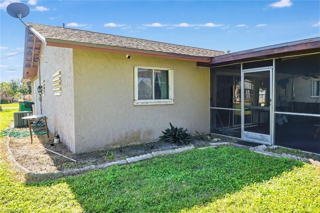 1433 SE 14th Ter, Cape Coral, FL 33990 Photo