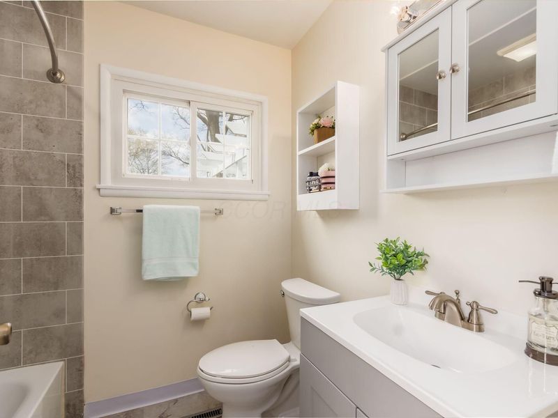 474 Darbyhurst Road , Columbus, OH 43228 Photo 22