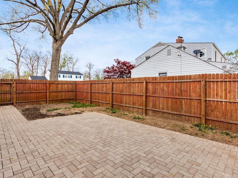 474 Darbyhurst Road , Columbus, OH 43228 Photo 30