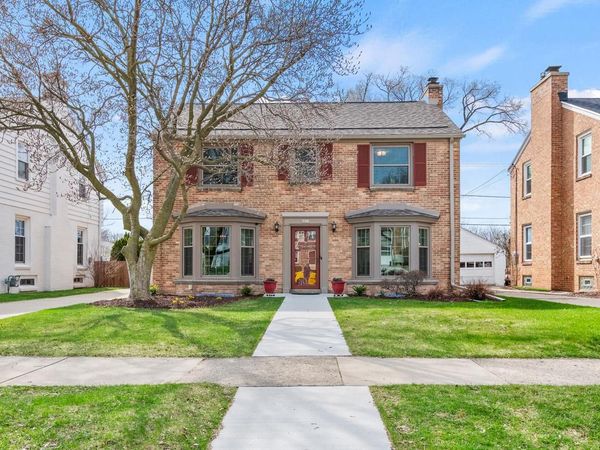 4855 N Ardmore AVENUE, Whitefish Bay, WI 53217