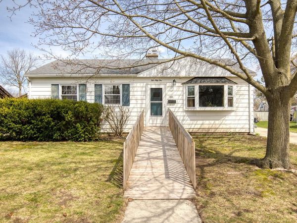 955 Lincoln DRIVE E, West Bend, WI 53095