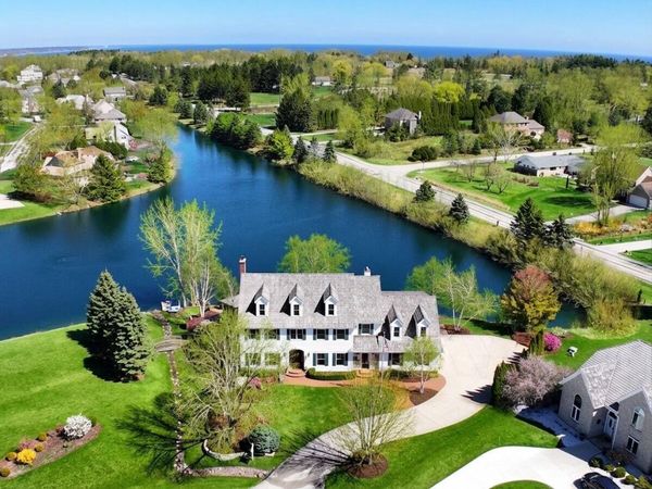 214 E Beechwood COURT, Mequon, WI 53092
