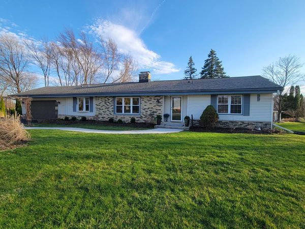 15225 W Park TERRACE, New Berlin, WI 53151