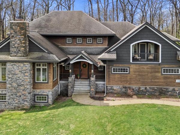 N51W28373 Maes Walke, Pewaukee, WI 53072