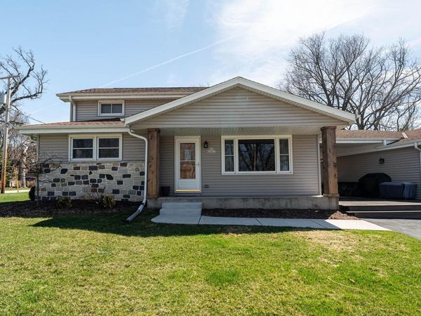 N27W27017 Woodland DRIVE, Pewaukee, WI 53072