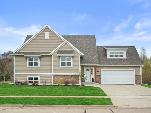 261 Cardinal DRIVE, Sullivan, WI 53178