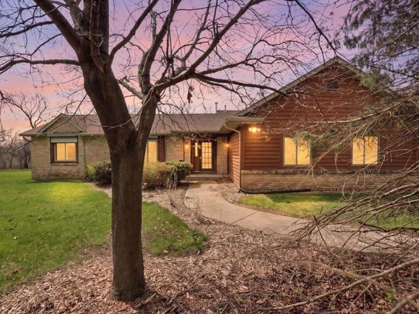 S28W36305 SCUPPERNONG CIRCLE, Dousman, WI 53118