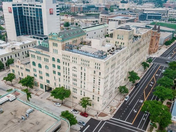 270 E Highland AVENUE, Unit 622, Milwaukee, WI 53202