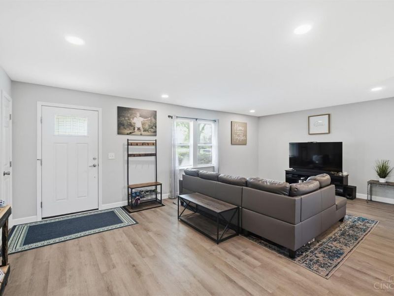 5211 Spechtview Drive, Green Township, OH 45248 Photo 9