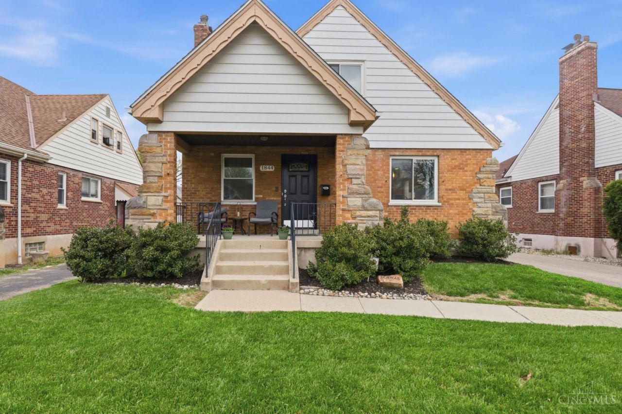 1844 Greenbriar Place, Cincinnati, OH 45237 Main Photo