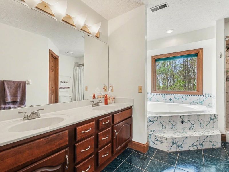 6291 Ashbourne Place, Green Township, OH 45233 Photo 19