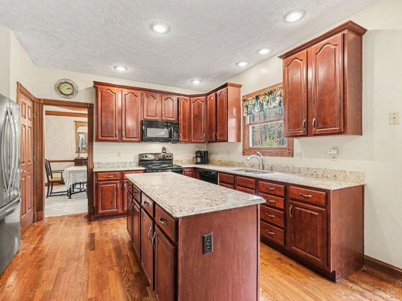 6291 Ashbourne Place, Green Township, OH 45233 Photo 6