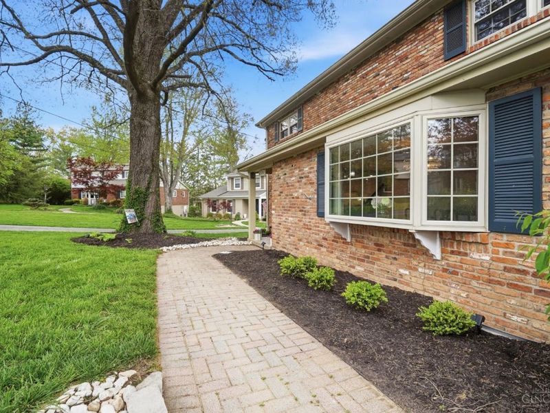 6580 Minnewaukan Drive, Madeira, OH 45243 Photo 2