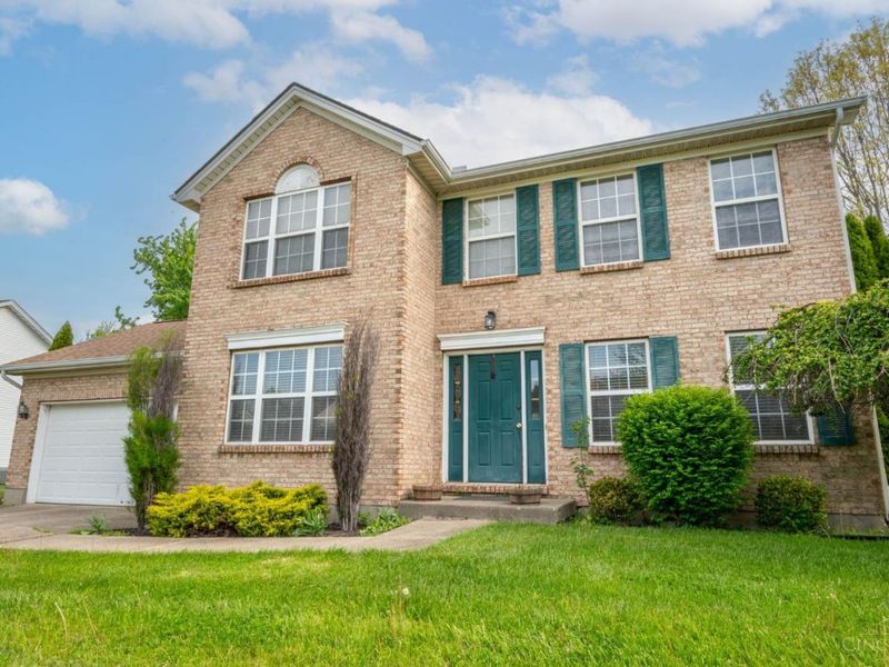 910 Hamlin Drive, Hamilton Twp, OH 45039 Photo 2