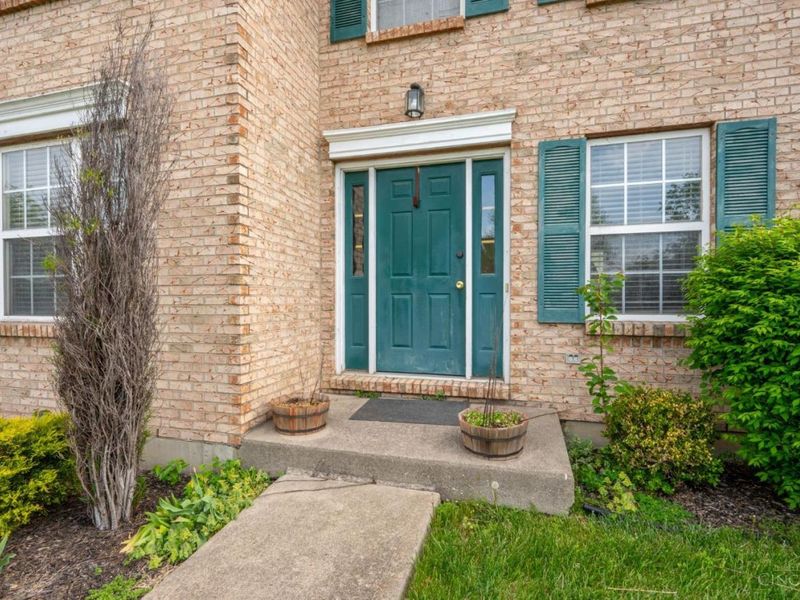 910 Hamlin Drive, Hamilton Twp, OH 45039 Photo 3