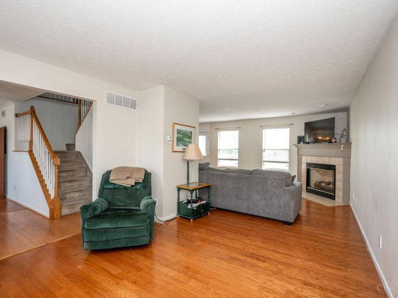 910 Hamlin Drive, Hamilton Twp, OH 45039 Photo 6