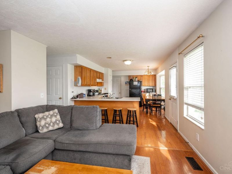 910 Hamlin Drive, Hamilton Twp, OH 45039 Photo 7