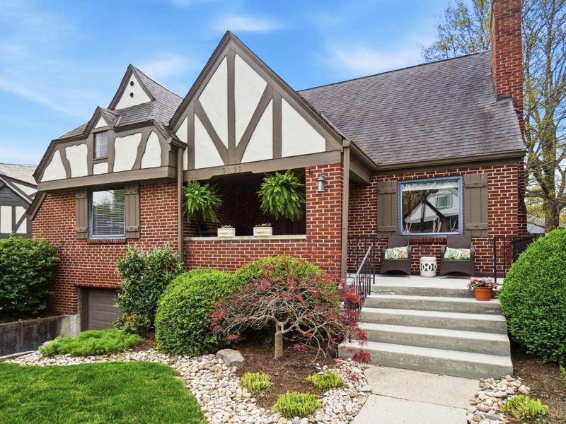 3239 Ashwood Drive, Cincinnati, OH 45213 Photo 4