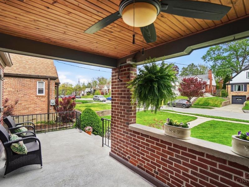 3239 Ashwood Drive, Cincinnati, OH 45213 Photo 6