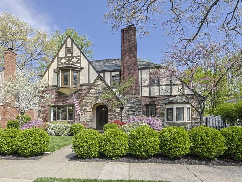 6828 Mt Vernon Avenue, Mariemont, OH 45227 Photo 2