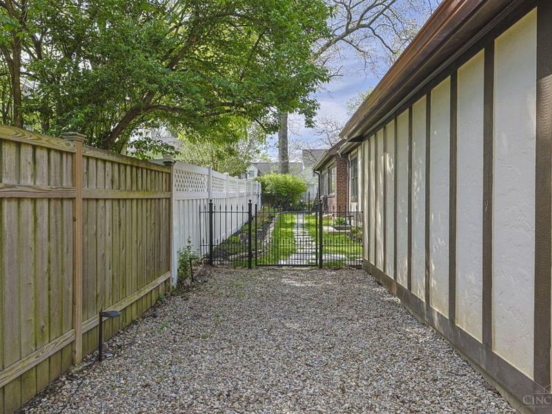 6828 Mt Vernon Avenue, Mariemont, OH 45227 Photo 75