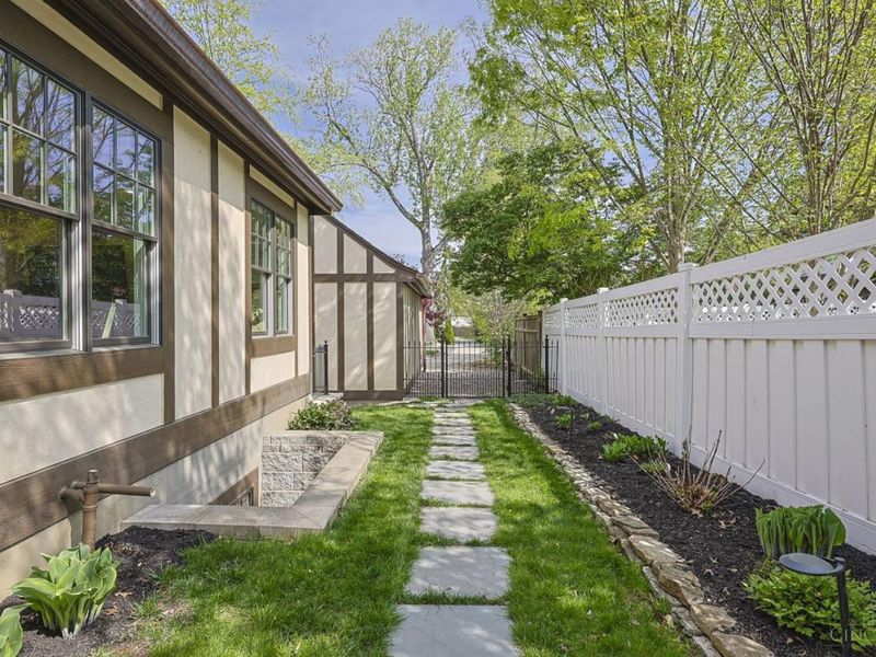 6828 Mt Vernon Avenue, Mariemont, OH 45227 Photo 76