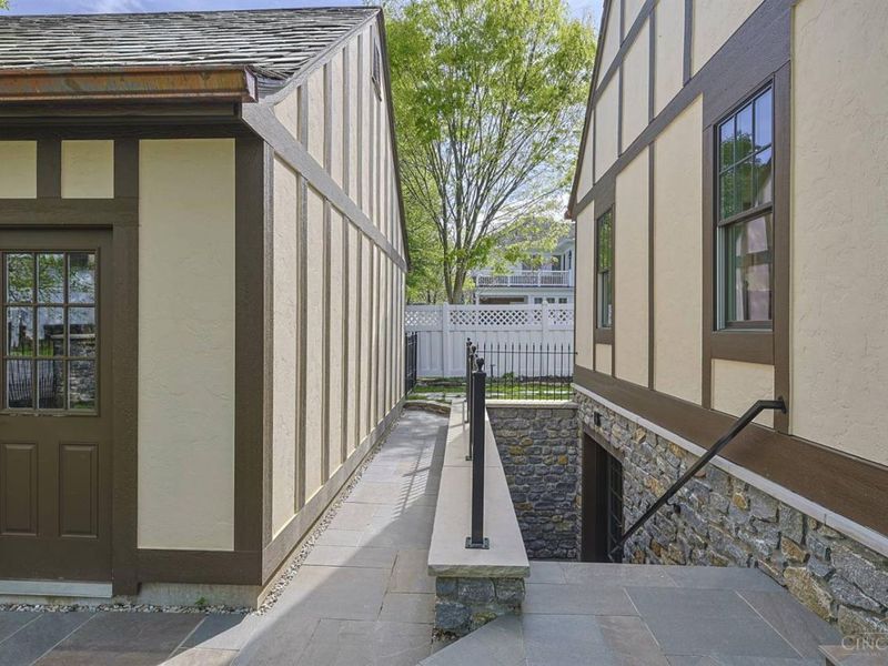 6828 Mt Vernon Avenue, Mariemont, OH 45227 Photo 77