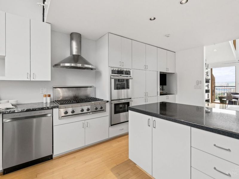 899 Riverview Place, Cincinnati, OH 45202 Photo 12