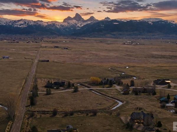 2960 Sage Creek Drive, TETONIA, ID 83452