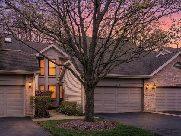 1015 N Auburn Woods Drive , Palatine, IL 60067