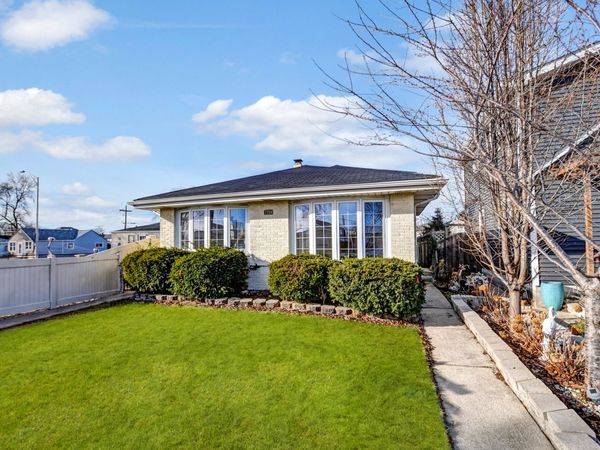 7754 S Mcvicker Avenue , Burbank, IL 60459