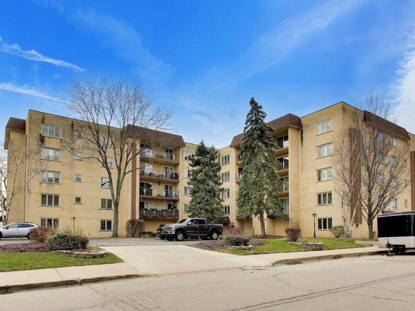 6455 W Belle Plaine Avenue , Unit 411, Chicago, IL 60634