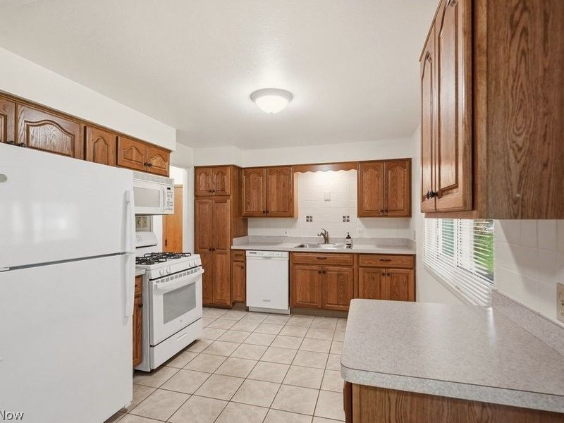 513 Lynnview Drive , Sagamore Hills, OH 44067 Photo 6