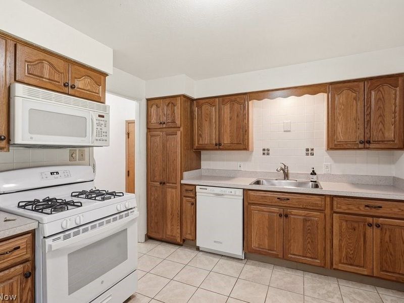 513 Lynnview Drive , Sagamore Hills, OH 44067 Photo 7