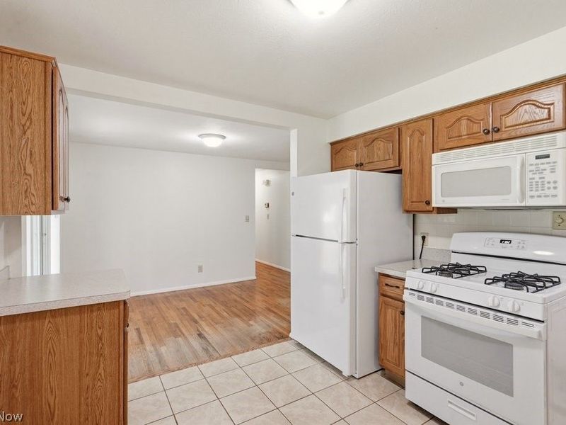 513 Lynnview Drive , Sagamore Hills, OH 44067 Photo 8