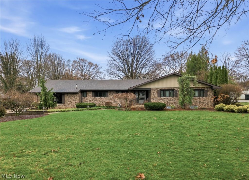 1364 Saint Albans Drive , Youngstown, OH 44511 Main Photo